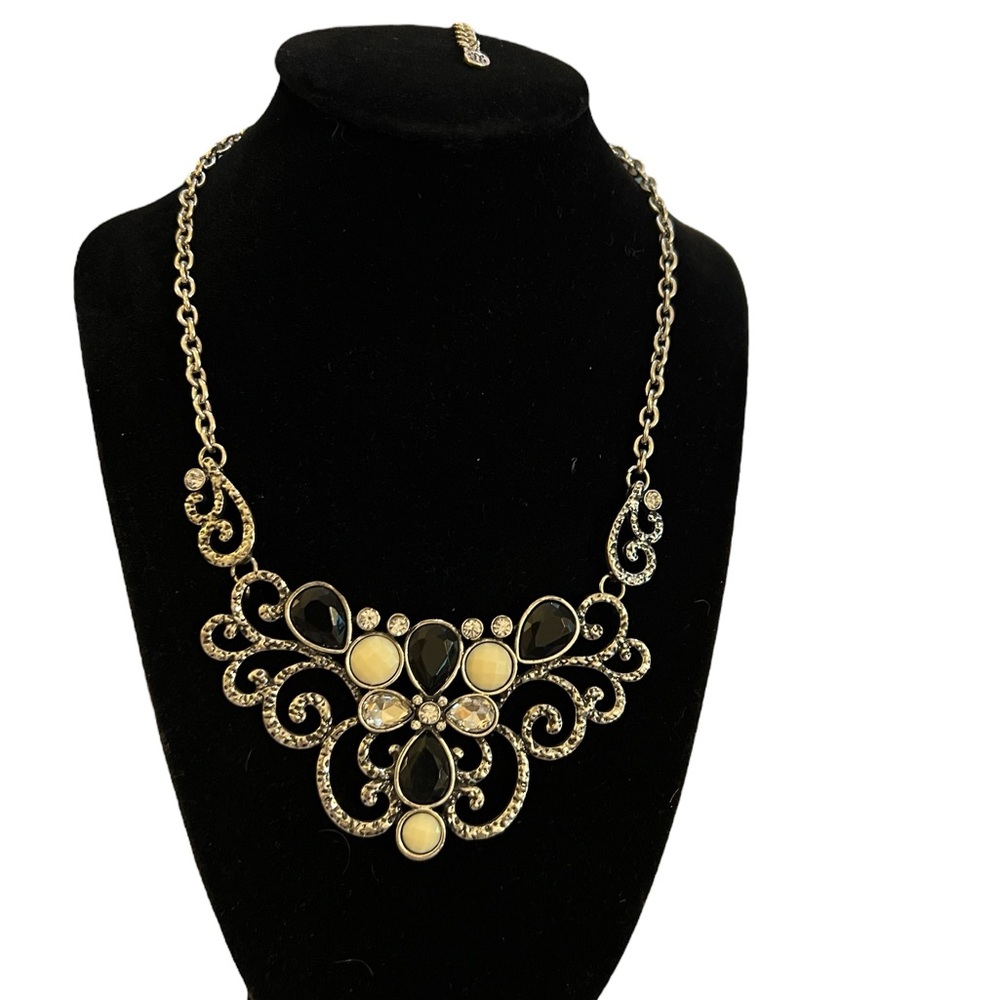 New, Areanna by Howard’s necklace set. Silver-toned metal design. Up to 22”long. - Picture 2 of 6